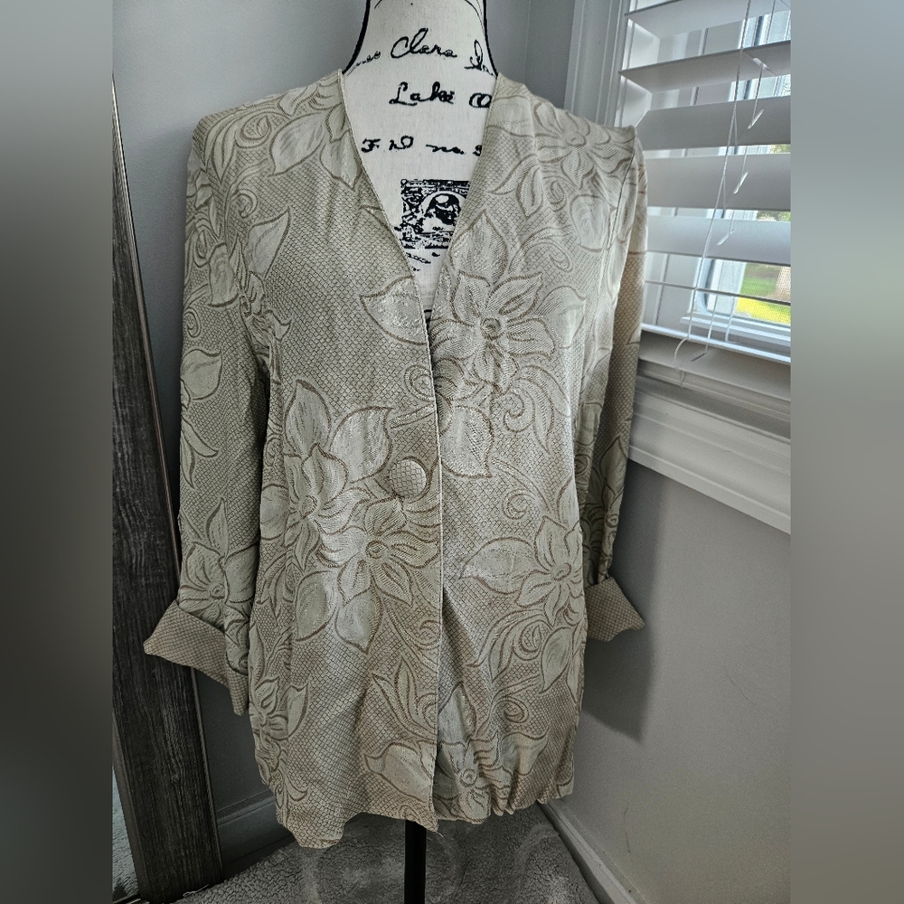 Signet Vintage Floral Textured Cream Blazer